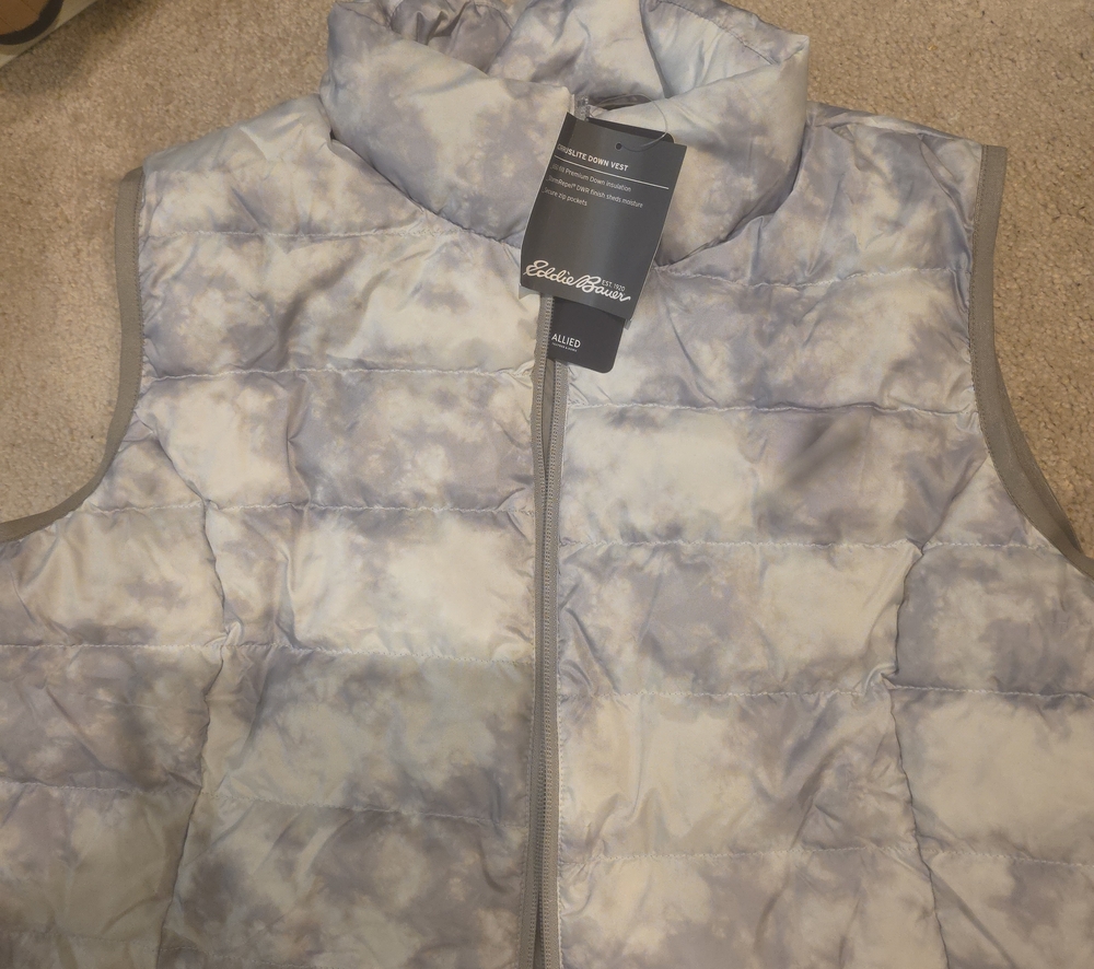 Eddie Bauer Cloud-Pattern Packable Puffer Vest in Light Gray and White